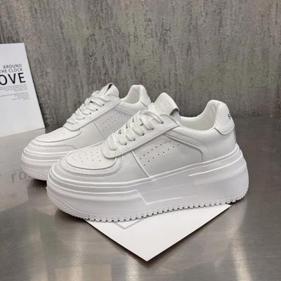 Fashion Thick Soled Small White Shoes for Women's 2024 Popular and Versatile Casual Sponge Cake Board Shoe with Increased Height Inside