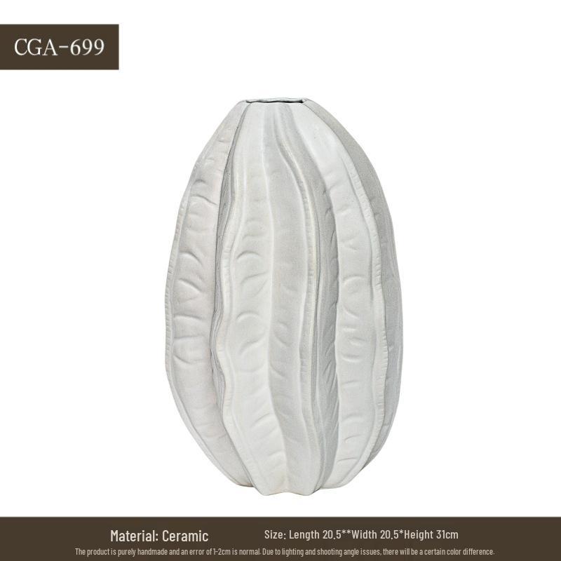 

Элегантная настольная ваза для цветов для минималистичного декора и офисной экспозиции