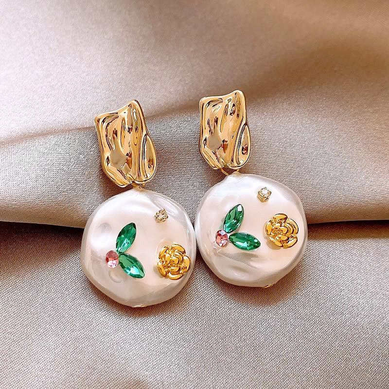 Elegant French Retro Floral Pearl Earrings - Geometric, Versatile, High-End Design for Women