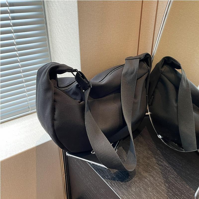 Canvas bag corduroy new wide shoulder strap messenger bag large capacity commuter dumpling bag single shoulder ins wind