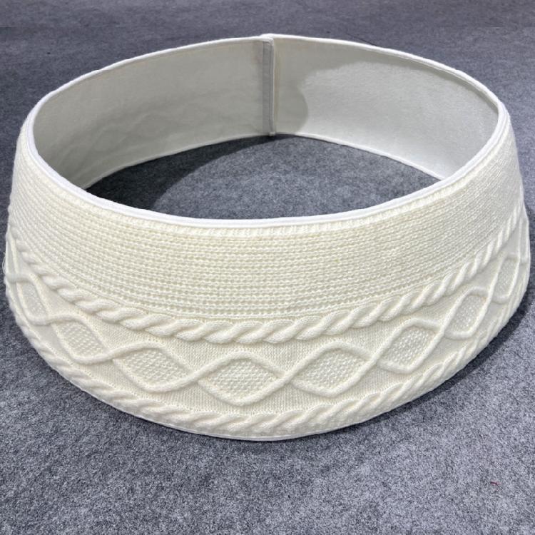 Classical Design Knitted Tree Skirt With Secure Clamping System Christmas Tree Skirt with Clips For Seasonal Celebration