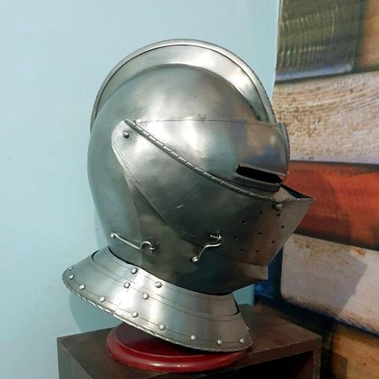 Mittelalterlicher europäischer Vollgesichtshelm Heavy Metal Close Face Armor Helm Krieger Cosplay Rüstungshelm