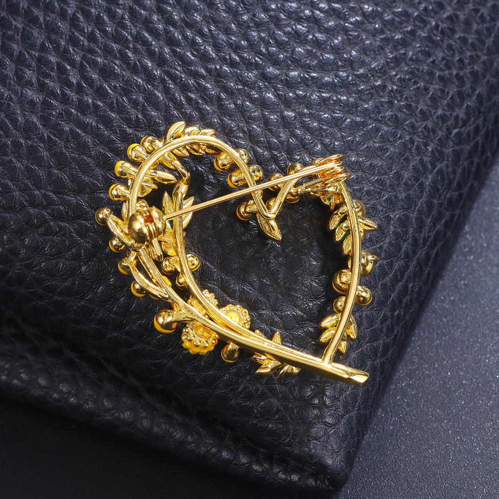 Vintage Enamel Mimosa Fruit Brooch Women's Exquisite Fashion Plant Brooch High-end Suit with Accessories Pin