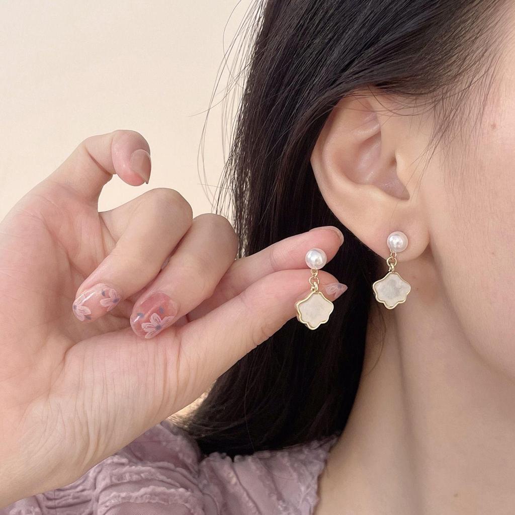 Koreanischer Stil Nicht-Piercing Ohrclip mit langem Quaste, Perlmutt Schmetterlings Design für Damen - High-End, Coole Mode.