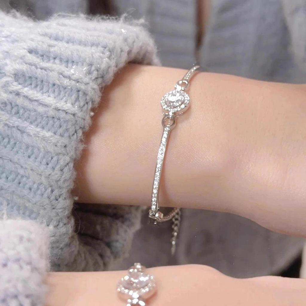 Little Red Book Star Point Diamond Bracelet: Elegant, Chic, and Versatile Accessory for Women