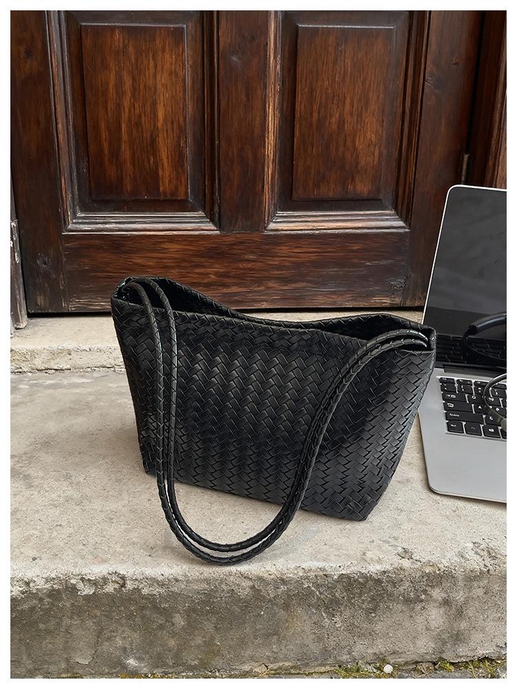 Vintage Cross-Woven Shoulder Tote Bag - Large Capacity, Niche Design Bucket Bag for Women