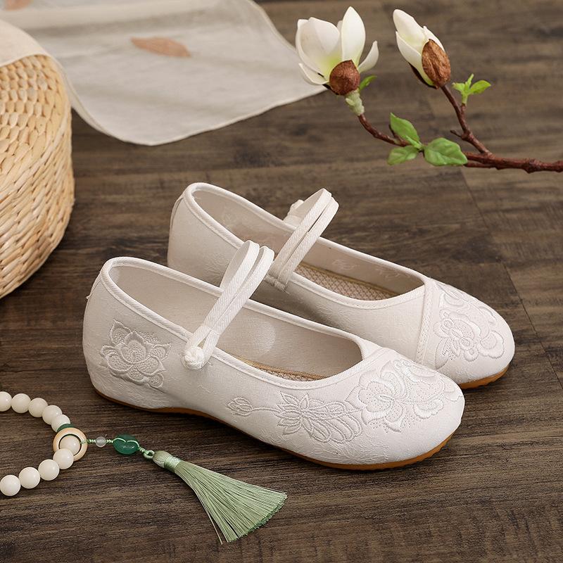

Women s Cloth Shoes Retro Embroidered Shoes Woman Low Heeled Ethnic Shoes for Woman 41 білий