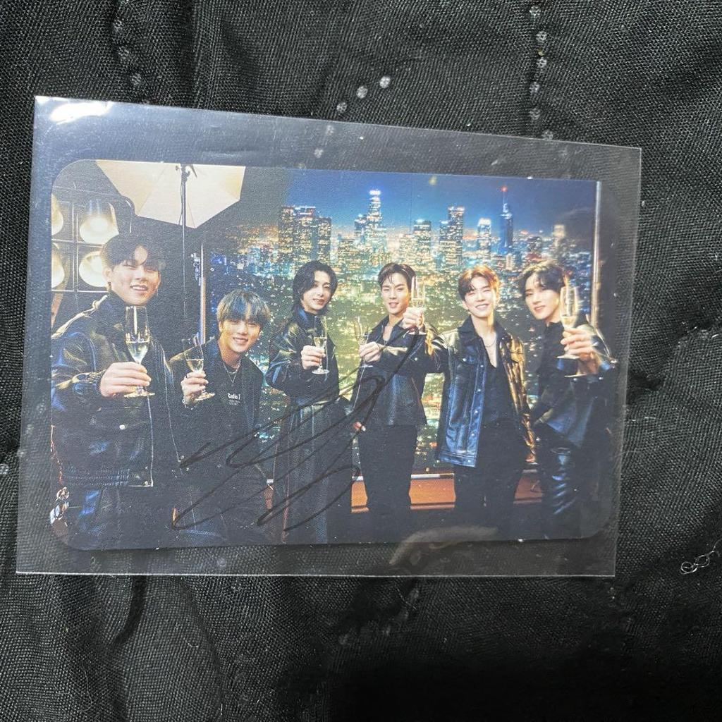 [USED] Changkyun autographed trading card