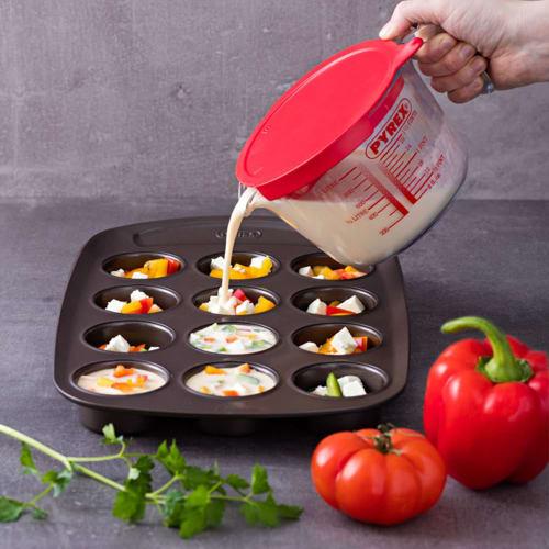 Synergy Trading Pyrex Measuring Cup with Lid and Handle, Heat-Resistant, 1.0L, Red