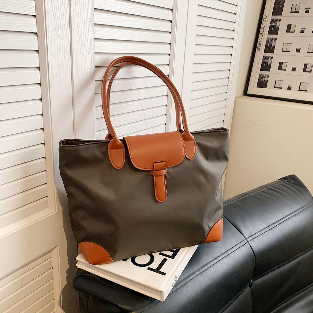 New anti-splashing women's bag feels lightweight and large-capacity leisure travel shoulder tote bag factory goods