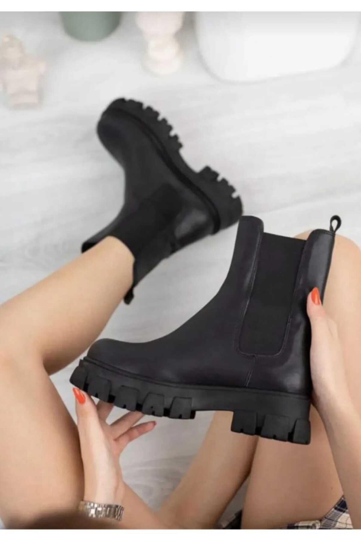 

Женские современные стильные модные ботинки с эластичной нескользящей подошвой по бокам 36