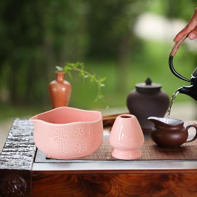 Keramická miska na matcha s držákem na metličku a výlevkou pro přípravu čaje