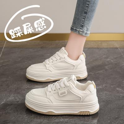 Beliebte kleine weiße Schuhe Damen Frühling und Herbst 2025 neue Schuhe vielseitige dicke Sohlenschuhe Freizeitschuhe Muffin Sportschuhe