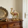 Goldene Kamelharzfigur, Exotische dekorative Kamelstatue, Luxuriöse Tierskulptur für Zuhause & Büro