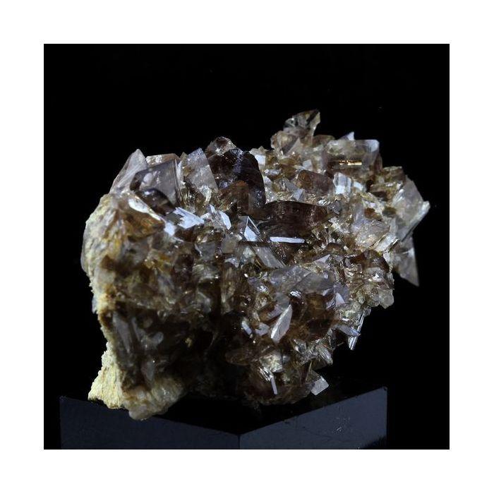 Pierres et Minéraux. Axinite. 112.0 ct. La Balme d'Auris, Bourg d'Oisans, Isère, France..