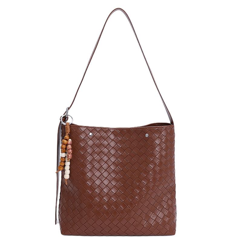 Large-capacity cross-body braided bucket bag for women 2025 pre-autumn new high-end commuter underarm bag tote bag