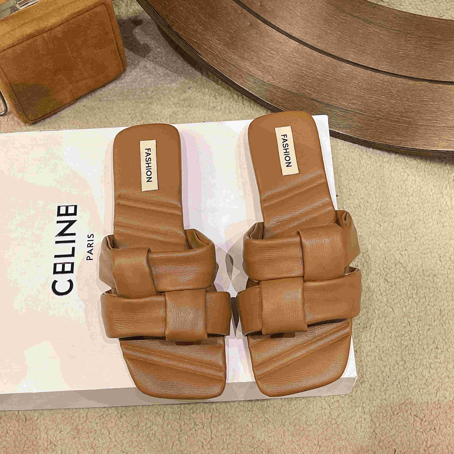 

Flat-bottomed cool slippers women s summer outer wear wholesale new versatile Roman slippers one-pedal lazy shoes square head 35 коричневый