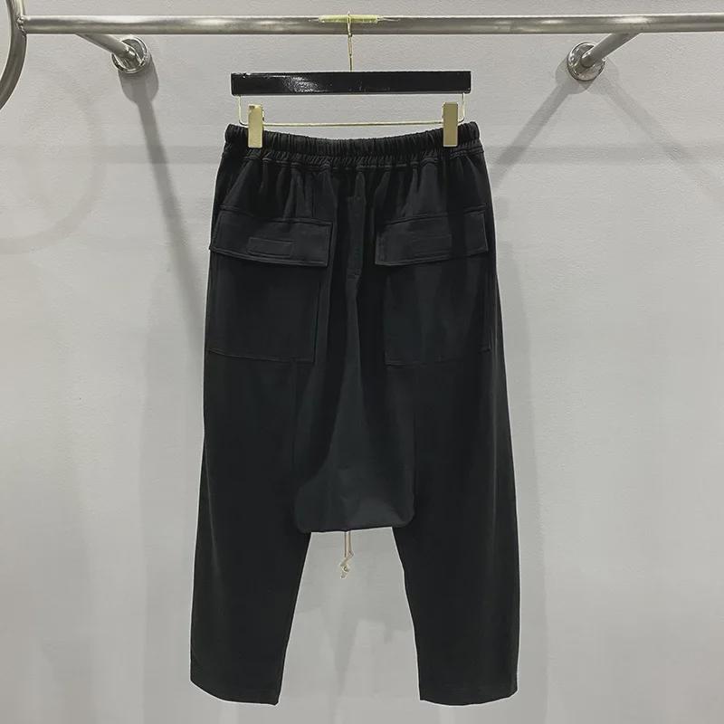 SUBHUMAN Pánská tmavá série: Slonově bílé zkrácené harémové pletené kalhoty - Letní ležérní móda