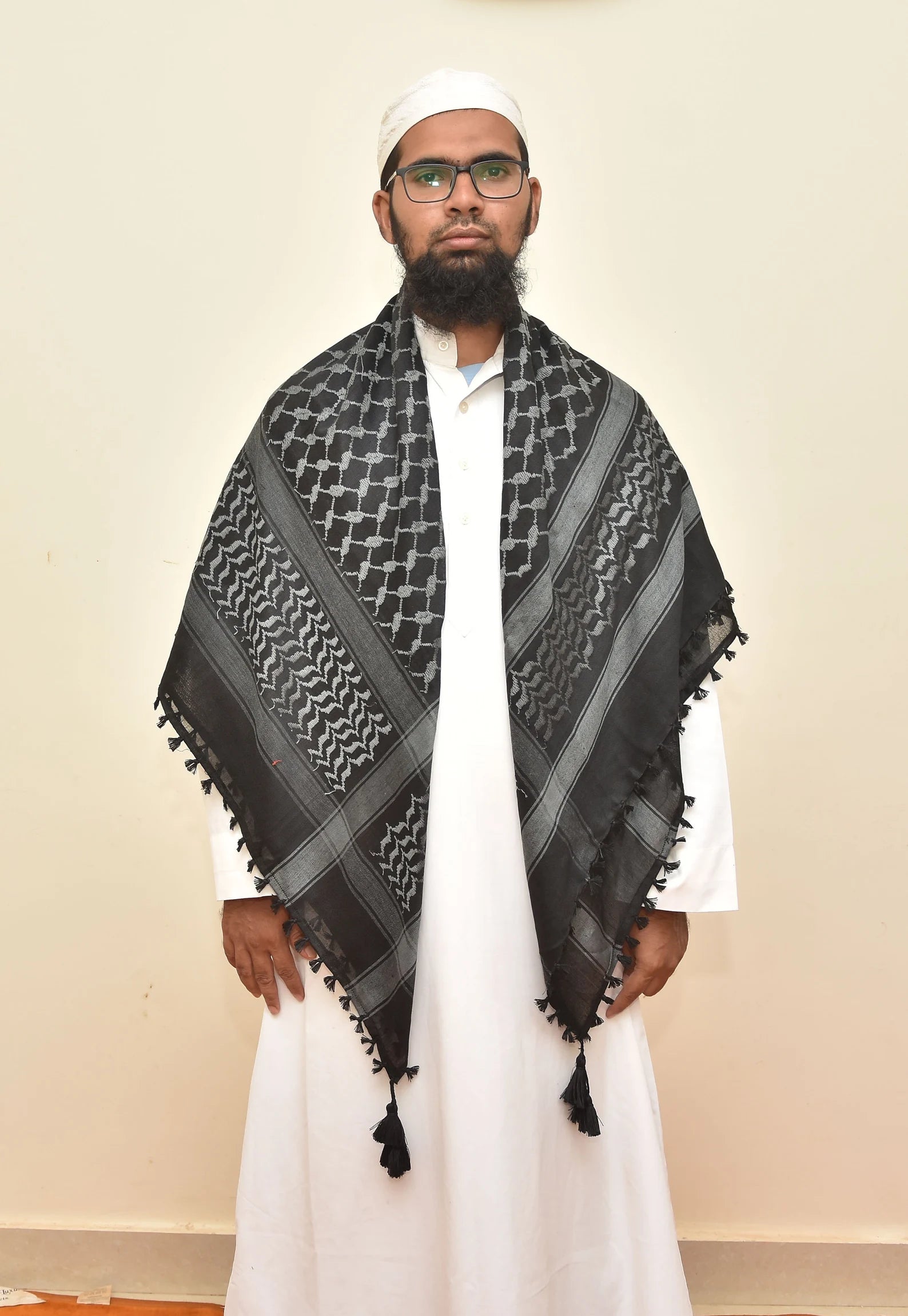 

Palestine metallic Keffiyeh Kufiya Scarf (48*48)Free Palestine Traditional Shemagh With Tassels Arafat Hatta Arab Style Headscarf Unisex