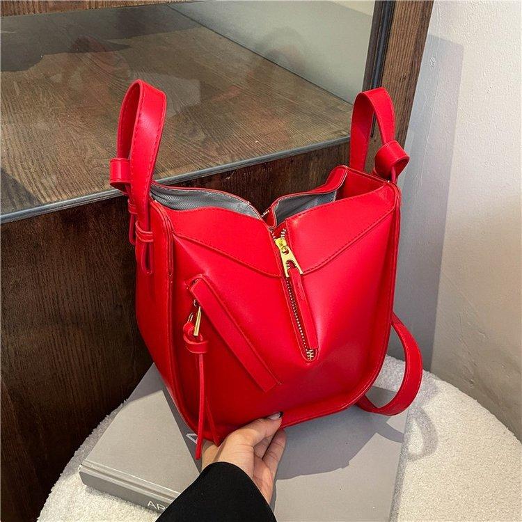 2025 autumn and winter new fashion high sense casual simple trendy women's bag texture niche versatile messenger bag handbag