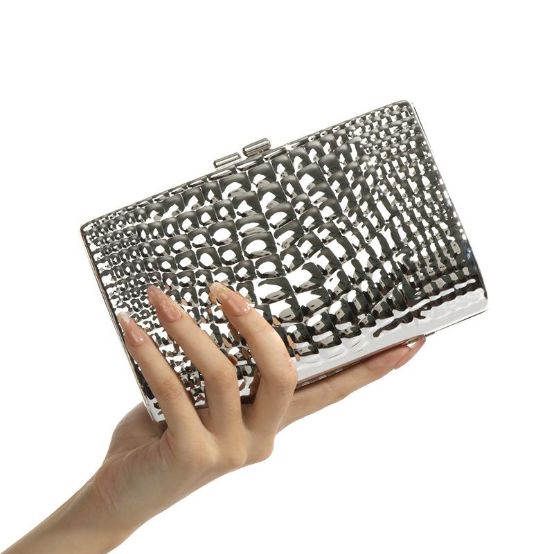 

Snake Skin Pattern Metal Fashionable Clutch Bag with Corssbody Chain Versatile Gold Evening Bag Formal Dress Matching Handbag