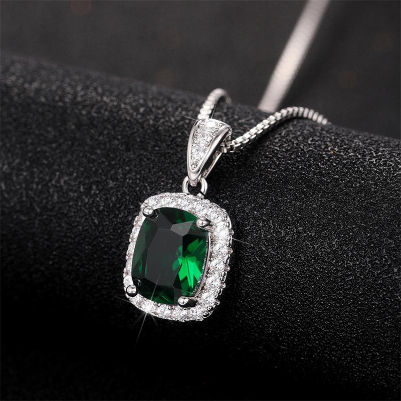 2026 New Square Zircon Women's Necklace Green Crystal Pendant Anniversary Party Accessories Box Chain Zircon Gifts