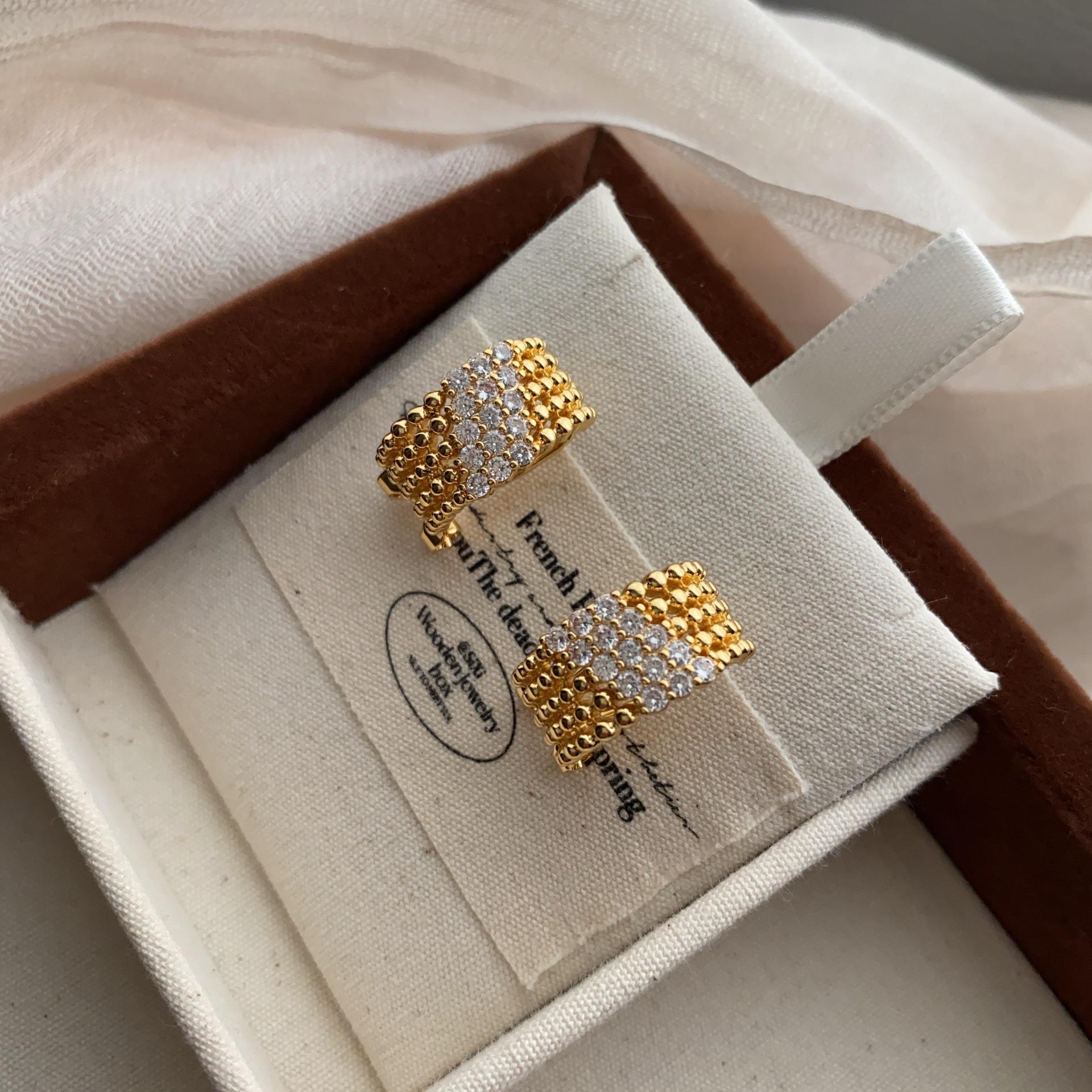 Light Luxury Retro Niche Design New Gold Beads Flash Zircon Earrings Simple Atmosphere Boutique Earrings Women