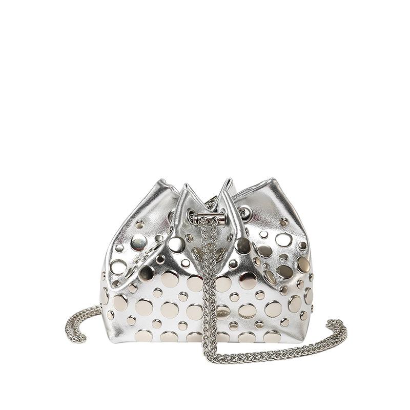 Personalized rivet bag women's spring summer new 2025 Korean version fashion niche shoulder bag chain crossbody bucket bag