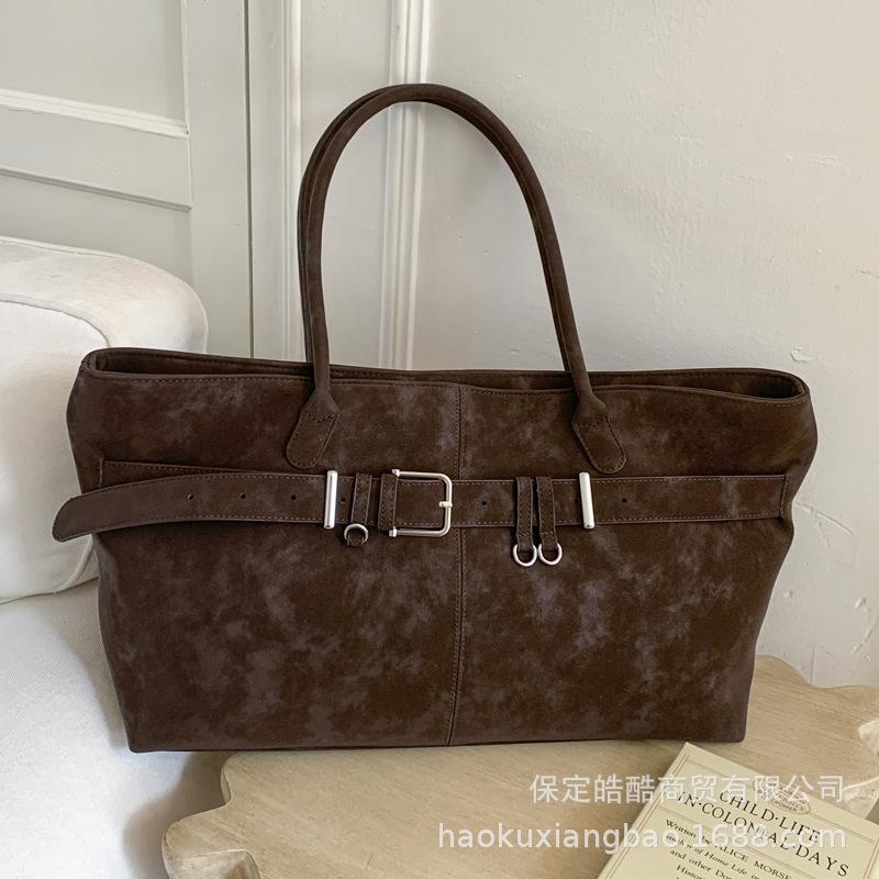 Retro bag women's large capacity 2025 new autumn and winter versatile simple shoulder bag popular commuter tote bag this year