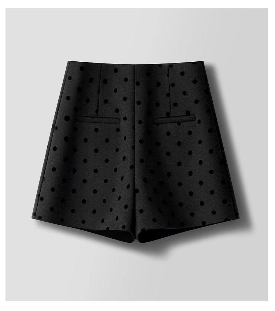 Nové dámské šortky s vysokým pasem s puntíky z tvídu A-střihu bootcut na podzim/zimu 2024