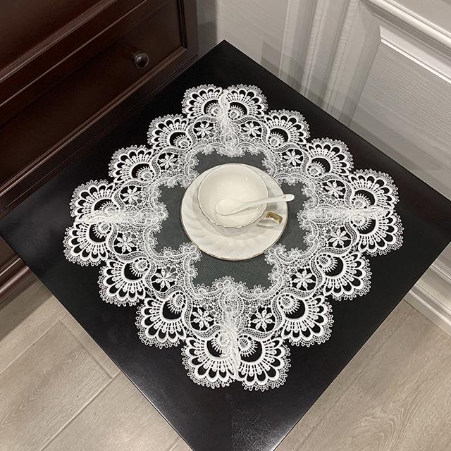 Vintage Französische Spitze Tischdecke: Kleine Couchtischmatte & Teeset-Abdeckung