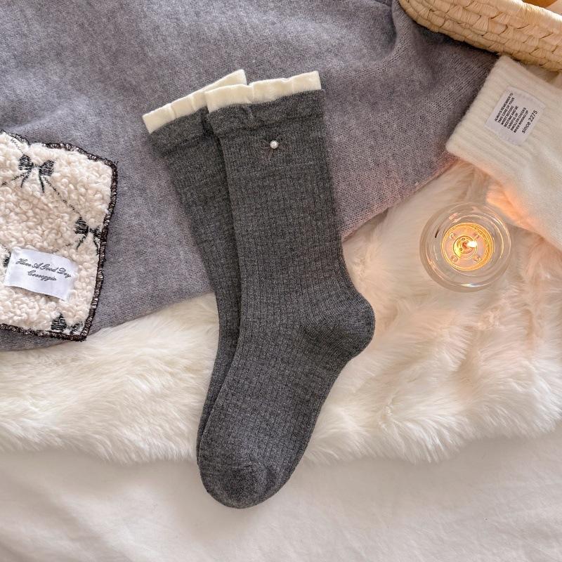 Fall/Winter Cashmere Socks for Ladies - Double Round Collar Contrasting Color Mid-Calf Socks with Pearl Butterfly Knot Embroidery and Layered Design