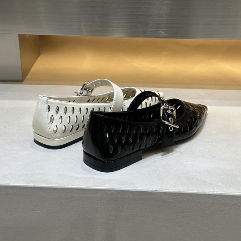 Móda 2025 Léto Nové Lakovaná Kůže Nízké Podpatky Ploché Sandály pro Ženy Módní Špičaté Mělké Ústa Dutý Pásek Knoflík Boty Mary Jane