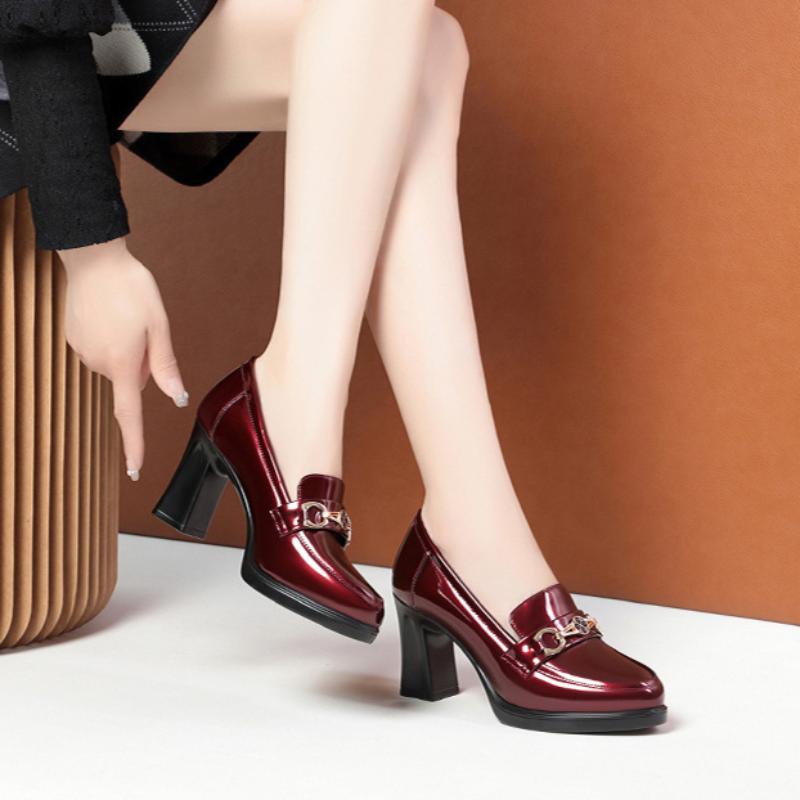 Minkšta oda ir minkštas padas Patogūs vidutinio aukščio kulnu Madingi platforminiai loferiai Lakinės odos batai Vienviečiai batai moterims