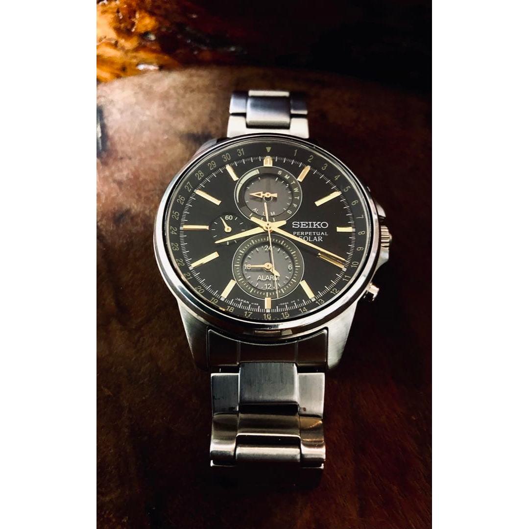 Used [SEIKO] [PERPETUAL] [SOLAR] Men s watch