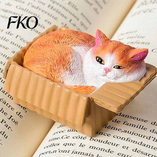 Small Desktop Ornament for Cat Lovers Mini Ornaments, Simulation Express Carton with Resin Kitten Figurines, Cute Healing Desk Accessory Car Dashboard