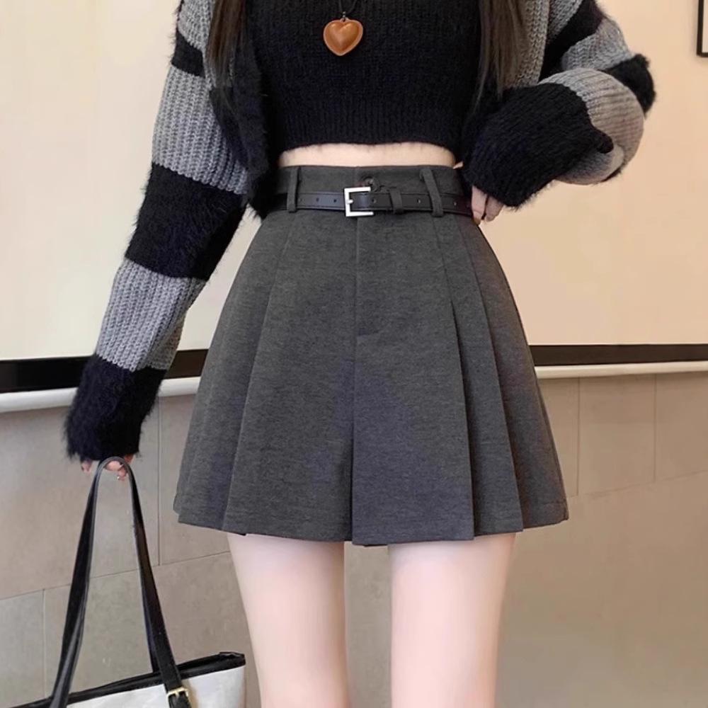 Women's 2024 High-Waist Khaki Woolen Pleated A-Line Shorts for Autumn/Winter