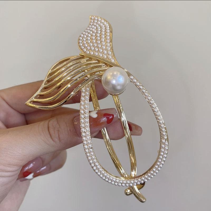 Factory direct fashion flower pearl twist clip elegant hairpin Internet celebrity head spring clip