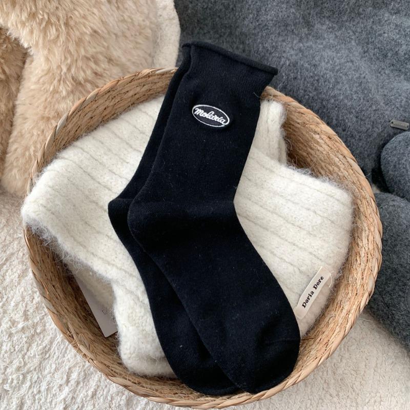 

Ladies Autumn and Winter Warm New Variety of Curled Embroidery Letter Boneless Pile Socks 1 pair чорний