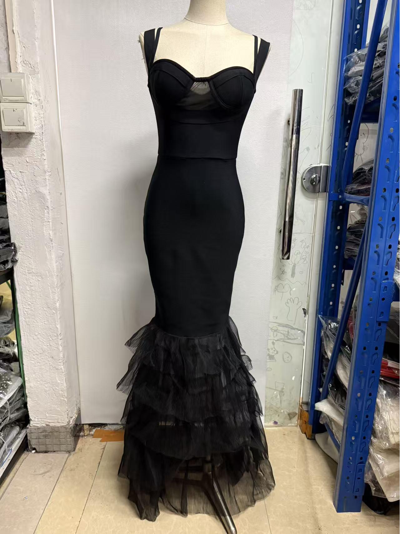 

Sleek Black Strapless Backless Bodycon Dress with Waist-Cinching Mesh Skirt Extra Large чорний