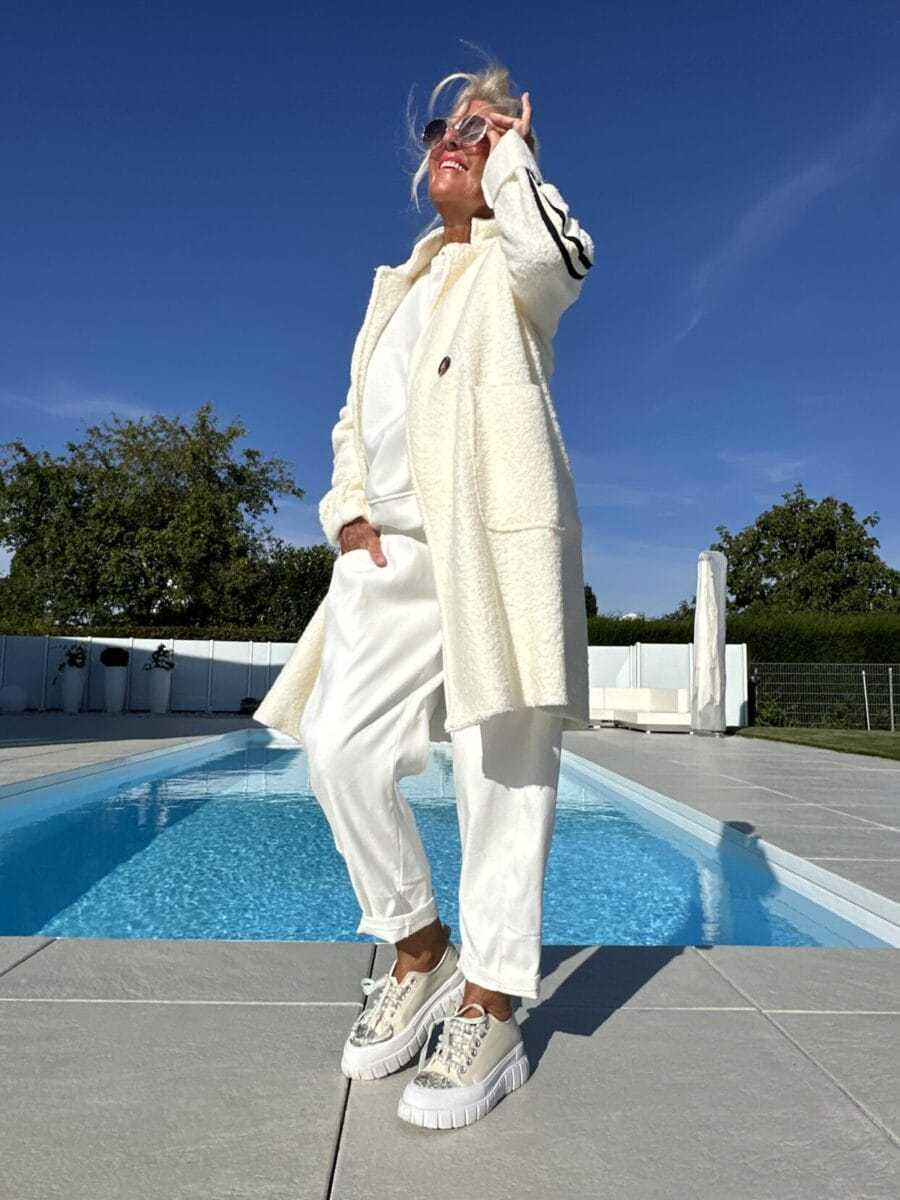 

2025 Autumn/Winter Women s Color Block Lambswool Cardigan 3XL