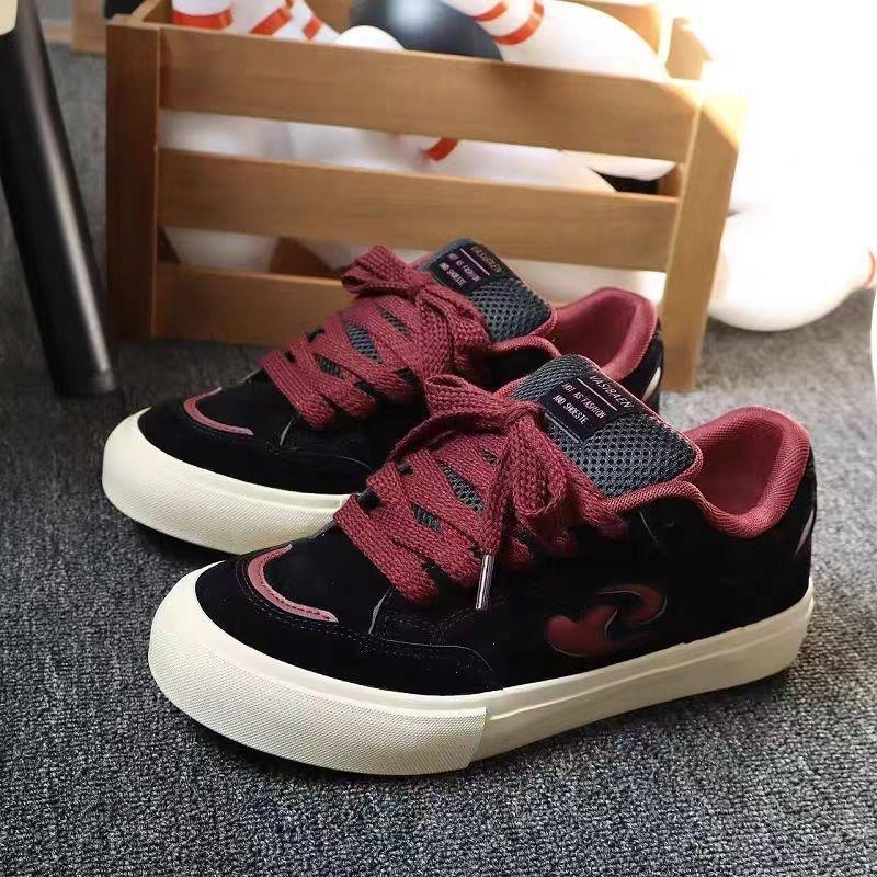 Herrenschuhe 2026 neue einfache vielseitige Brotchuhe Skateboard-Schuhe Nischen-Design Hongkong-Stil Low-Top-Schuhe 42