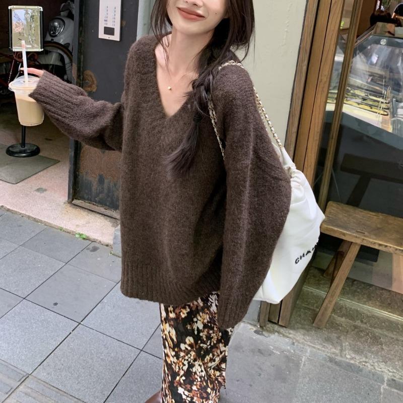 Lazy wind loose inner V-neck brown sweater women's autumn and winter new high-end small top