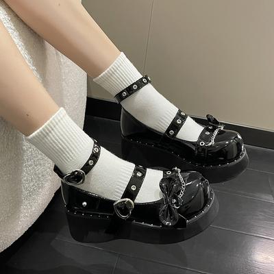 Söta söta hjärtformade spänne Lolita-skor kvinnor rosett kedja plattform Mary Janes kvinna nitar ankelrem gotiska skor