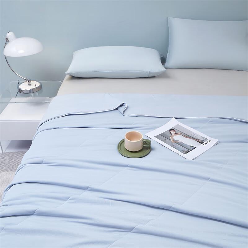 Cool-Touch Jacquard Summer Quilt