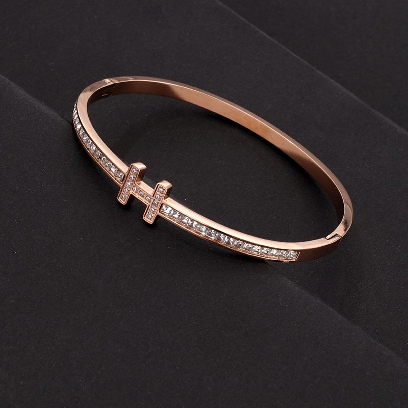 

Браслет из позолоченного серебра 18 карат с бриллиантами и буквенным дизайном 18K розового золота