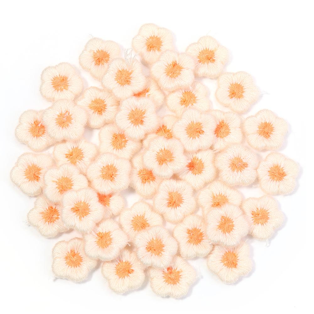 50 Stück/Los Mini Handgemachte Gestickte Blumenflicken Bunte Pflaumenblüten Applikation DIY Kleidung Kopfbedeckung Dekor Nähzubehör