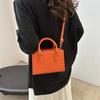 Stylish Retro Large Capacity Woven Shoulder Bag For Women With Zipper Closure