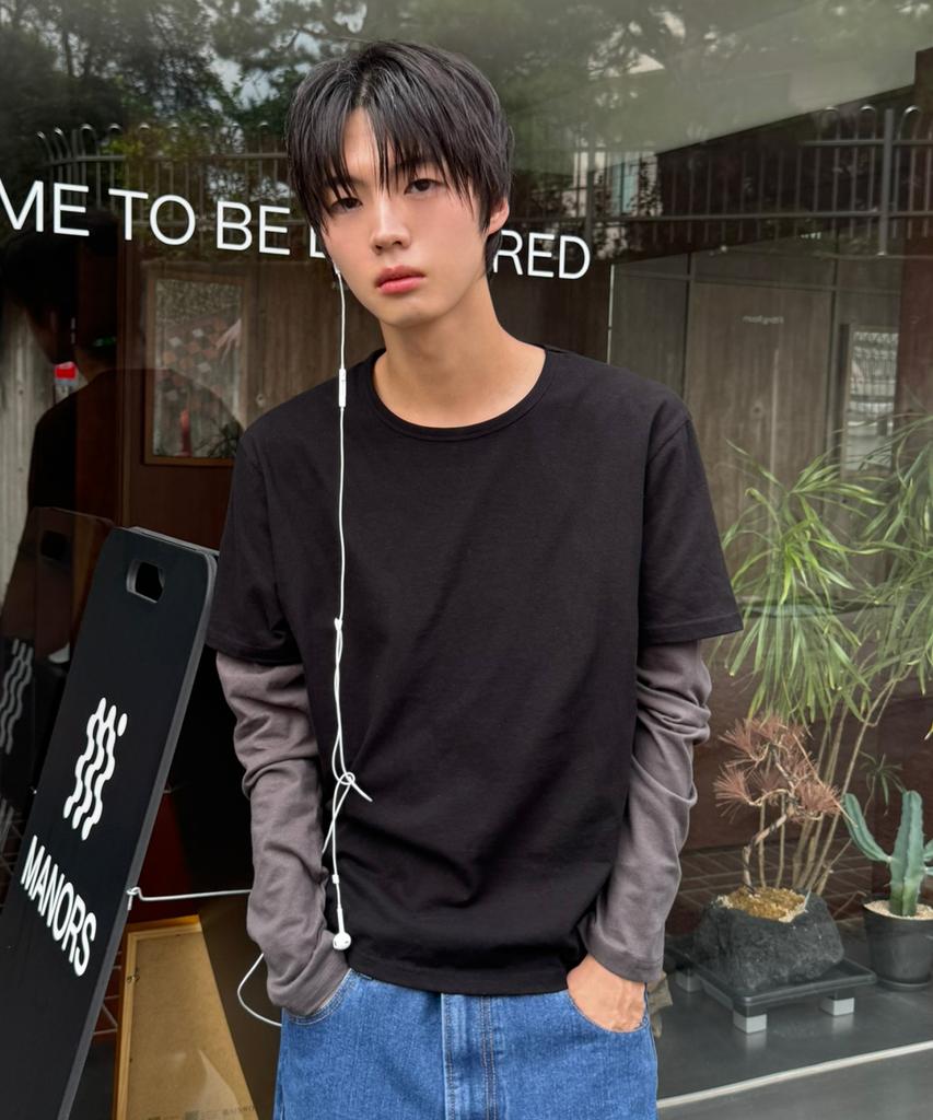 SIGNATURE Border Sleeve Layered Long Sleeve T-Shirt [Black]