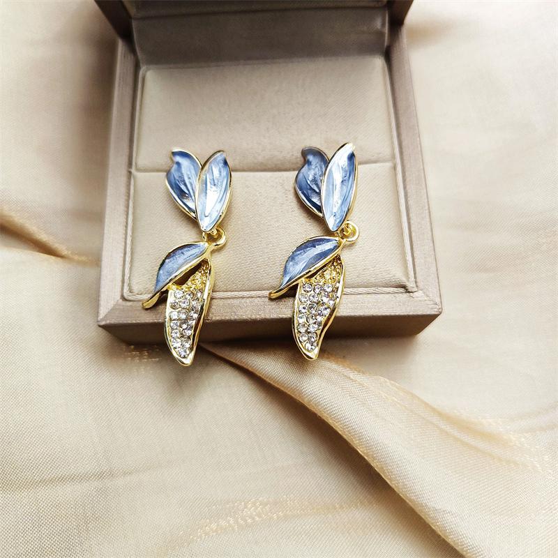 New Trend Enamel Btterfly Shape Stud Earrings Unique Design White Green Color Animal Small Earrings Women's Unsual Earrings